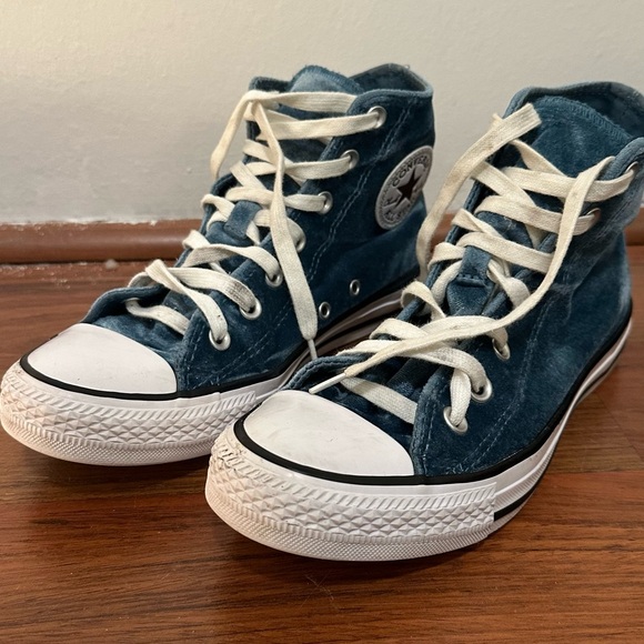 Blue Velvet Converse Chuck Taylor’s - Picture 1 of 5